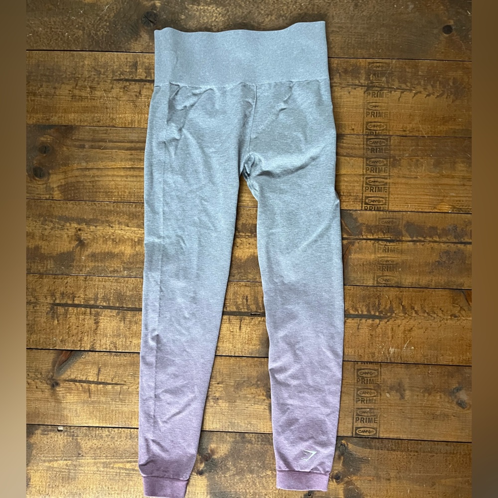 Size Small Gymshark Gray/Pink Ombré Leggings 🎀